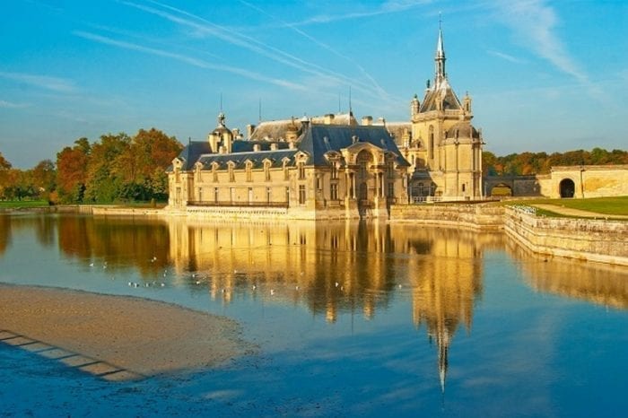 Tagesausflug von Paris nach Ställe von Prince de Conde und Chantilly