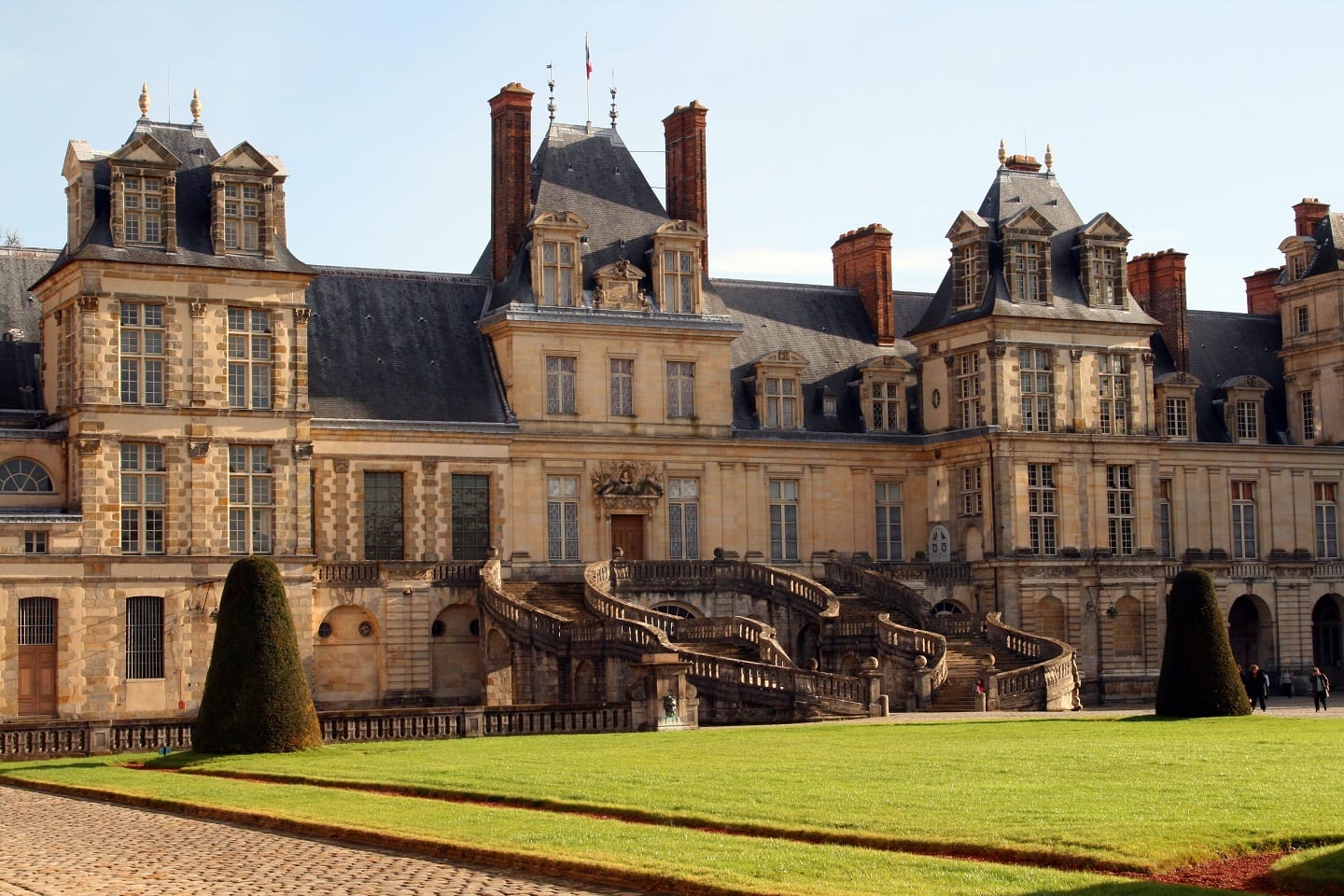 Best Paris to Chateau de Fontainebleau day trip. Save - 60%